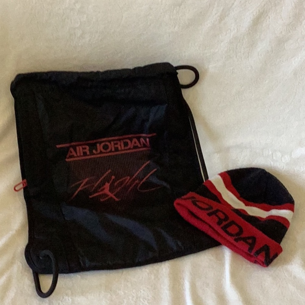 NIKE Air Jordan Flight cinch sack with Beanie!